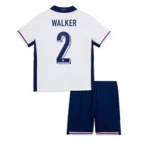 Camisa de Futebol Inglaterra Kyle Walker #2 Equipamento Principal Infantil Europeu 2024 Manga Curta (+ Calças curtas)